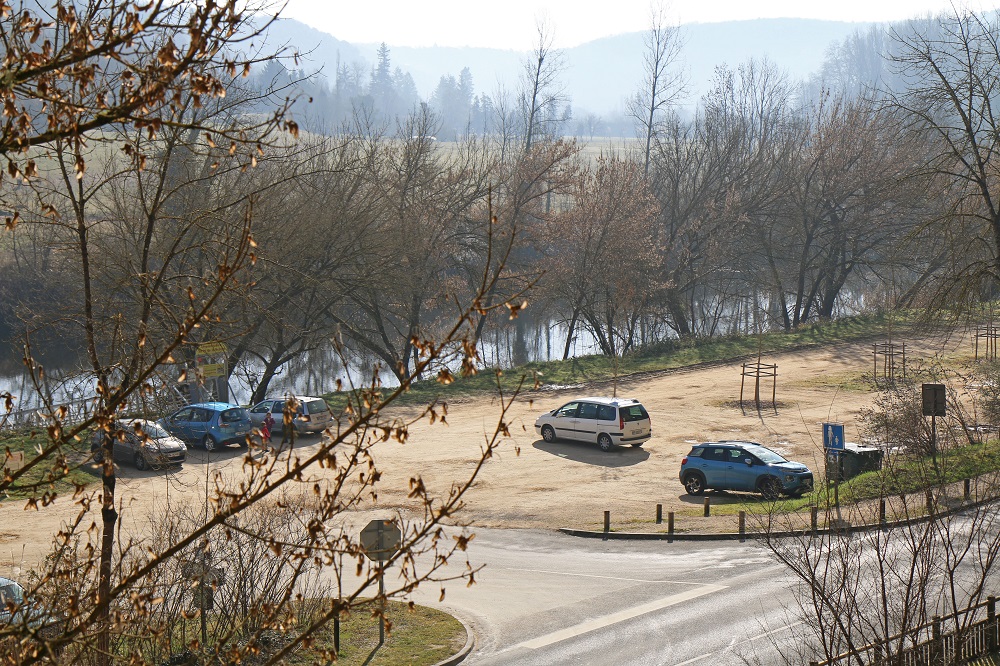 parking-grotte-du-grand-roc